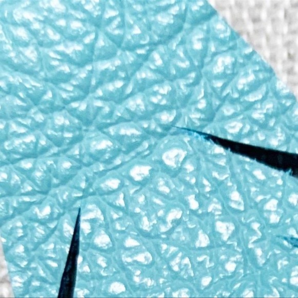 JEWELED ART Handcrafted | Turquoise Feather Earrings | Modern Collection - Picture 3 of 4